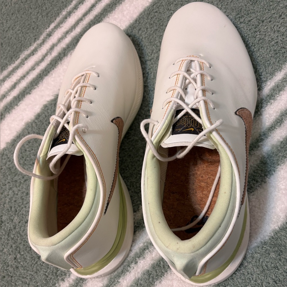 Nike Men's Sz 13 White and Tan Cork Golf Shoes - Picture 2 of 5